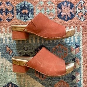 Dansko Maci Sandal - Coral